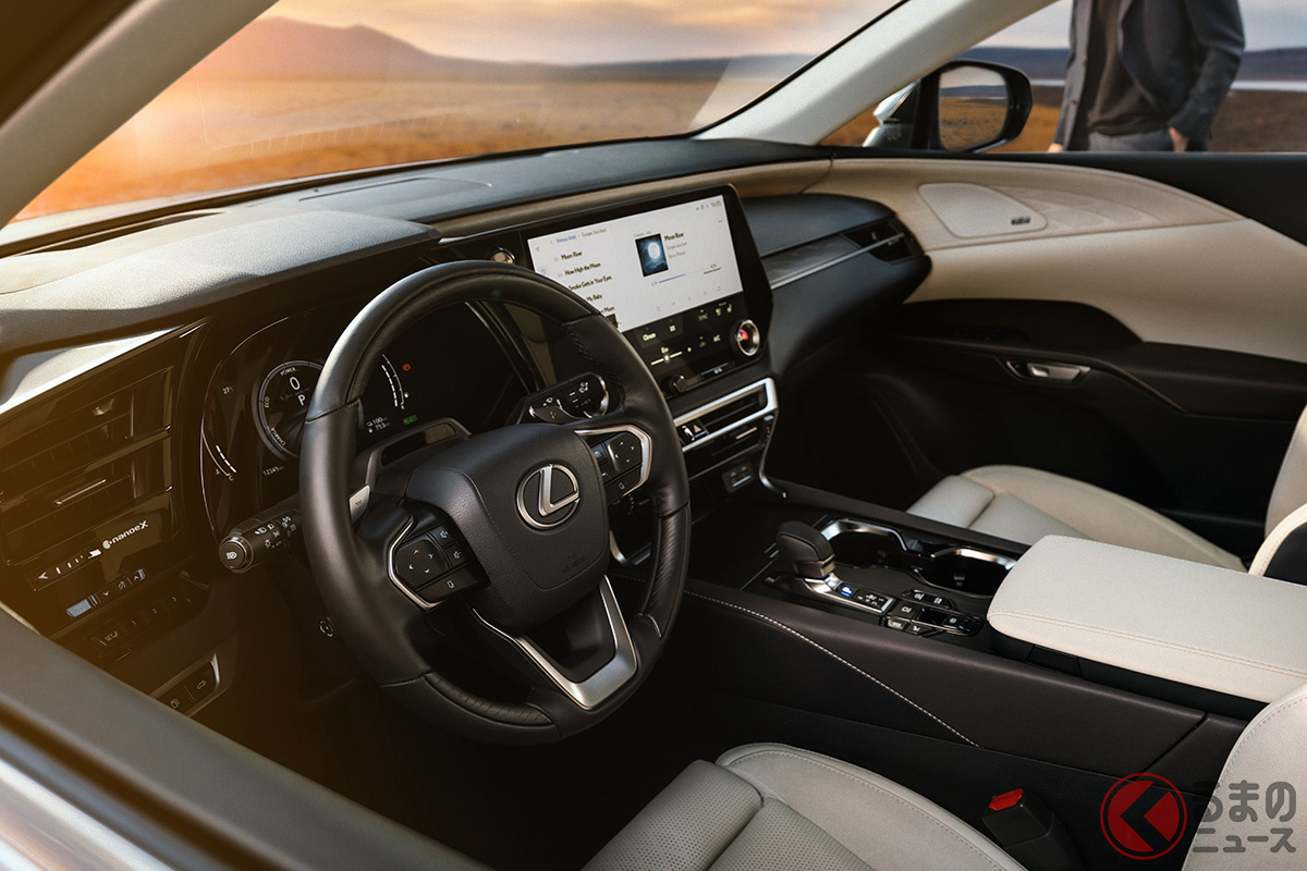 包まれ感のあるレクサス新型「RX」の内装