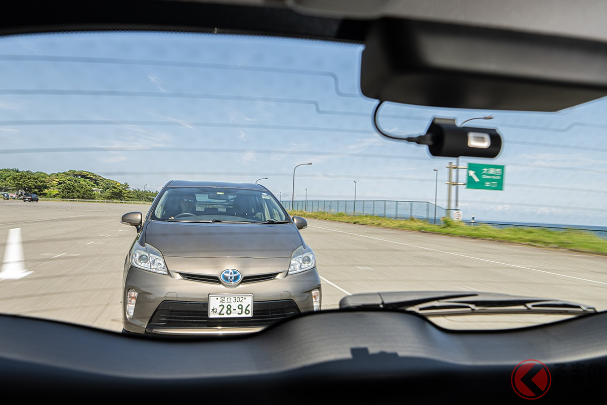 室内から目視でみるとかなり接近した状態に