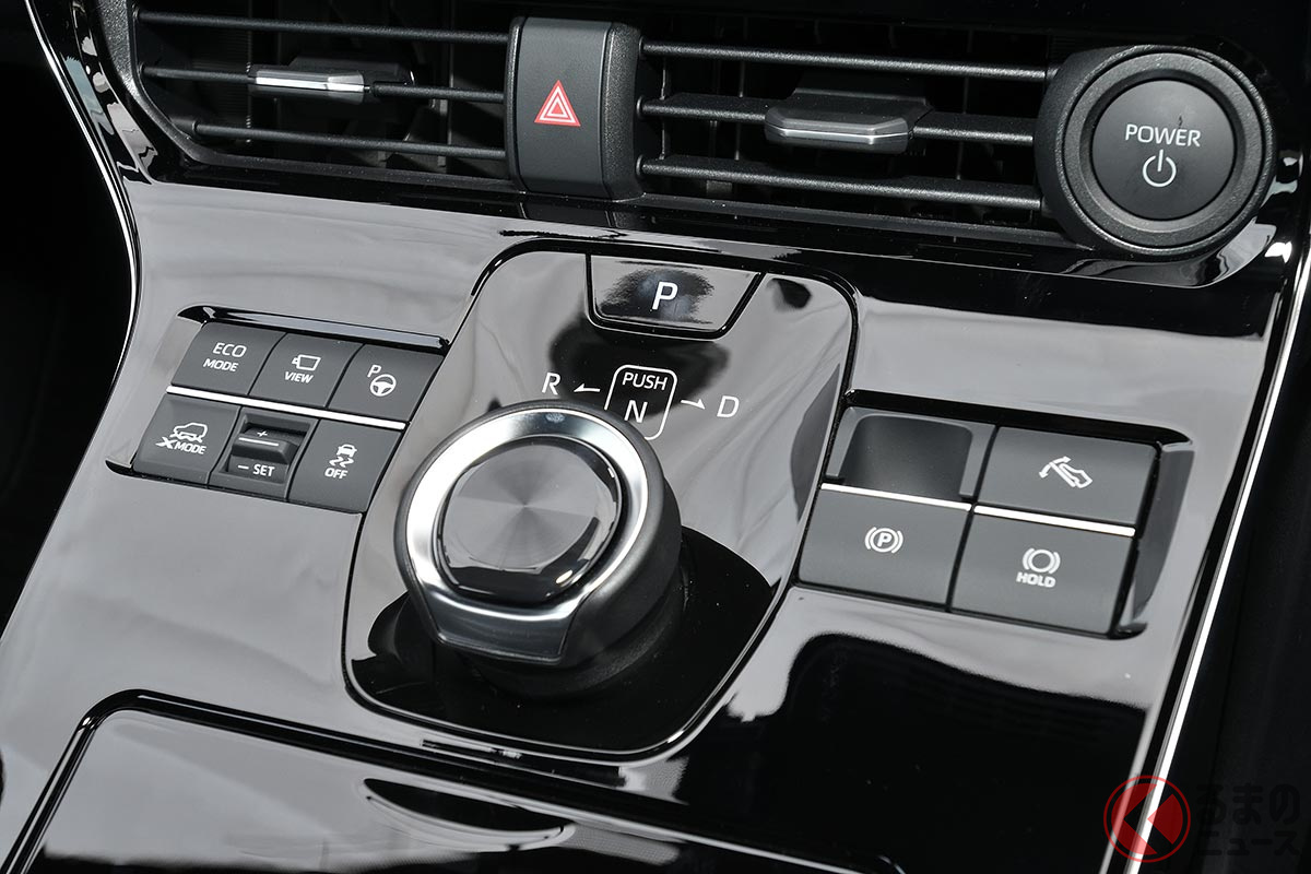 シフトレバー以外にもスイッチ式やダイヤル式など、様々なシフトセレクターが登場している(写真はトヨタ「bZ4X」)