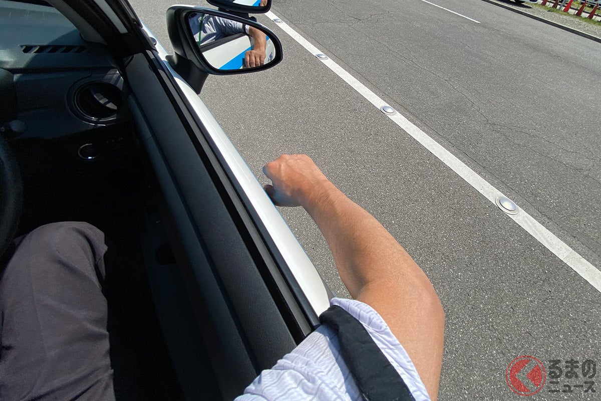 夏場に多い「腕出し運転」問題ない? 画像提供:烏山自動車学校