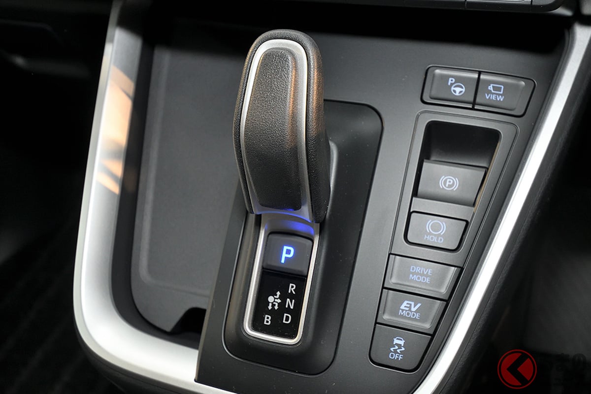プリウス式シフトが進化!? 新型ノアヴォクに搭載の電制シフトは使いやすいのか?