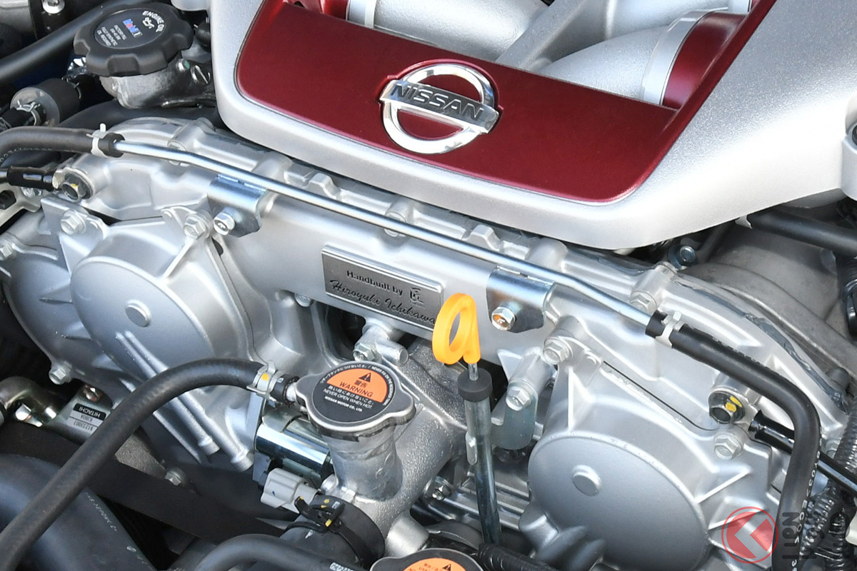 高性能車ほどエンジンオイルの管理はシビアだ(写真は日産「GT-R」のエンジンルーム)