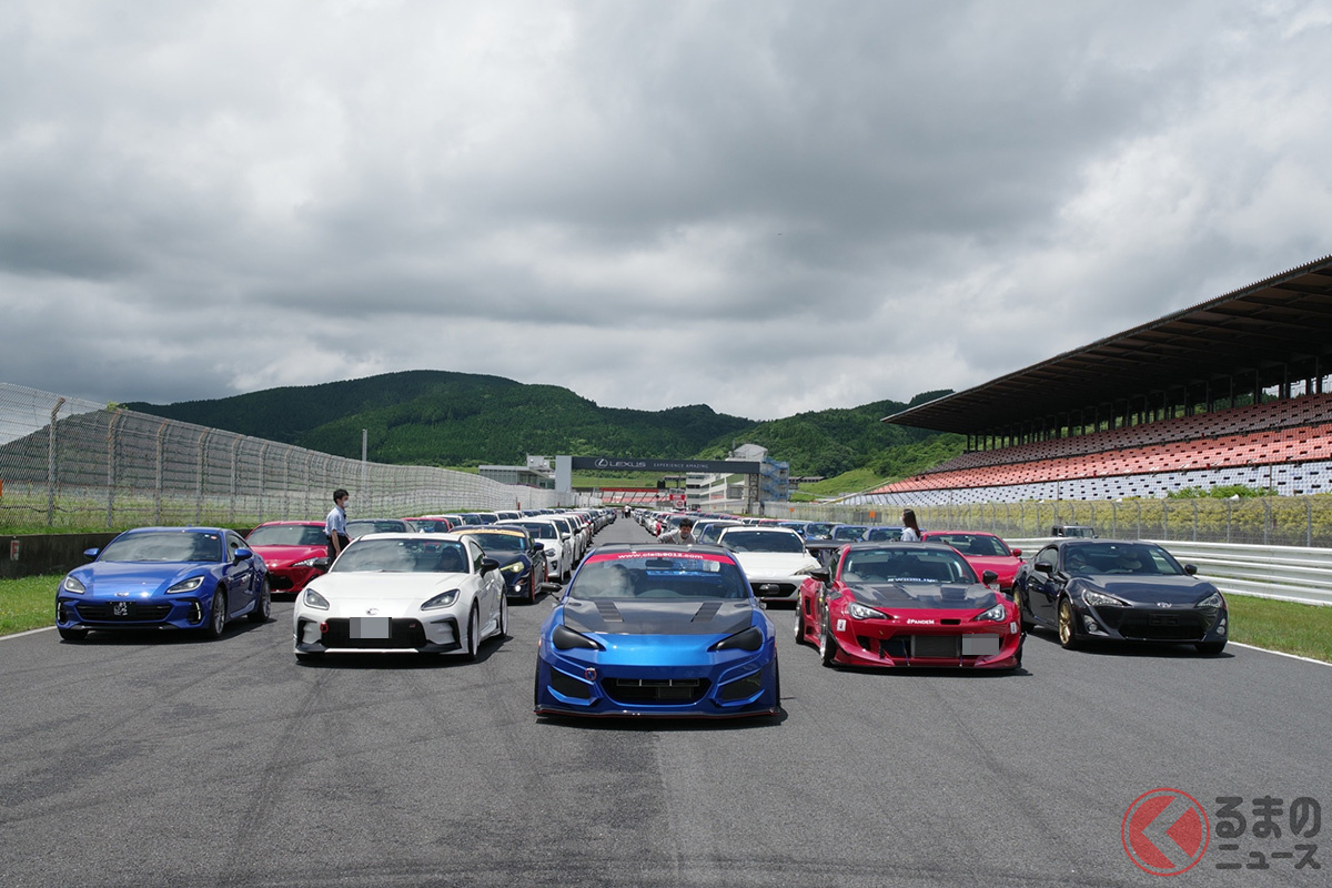 ファン愛がスゴい! 100台以上の愛車が並んだ車文字とは 画像:ゆっきー@86BRZ友の会 広報(@gucchi52brz)さん