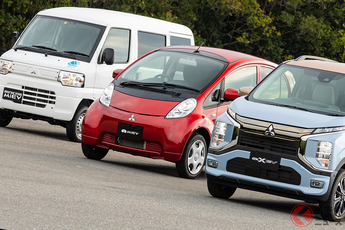 三菱の市販EVが勢ぞろい! ヤマダデンキが今回販売する予定の三菱「ミニキャブ・ミーブ」(左)と「eKクロス EV」(右)、そして中央はかつて販売していた「アイ・ミーブ」