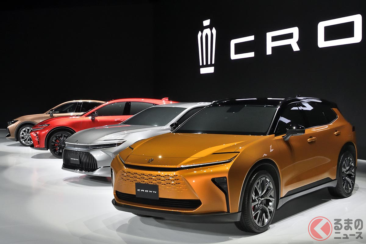 2022年7月15日に行われた新型「クラウン」発表会で勢ぞろいした4つの新型クラウンシリーズ