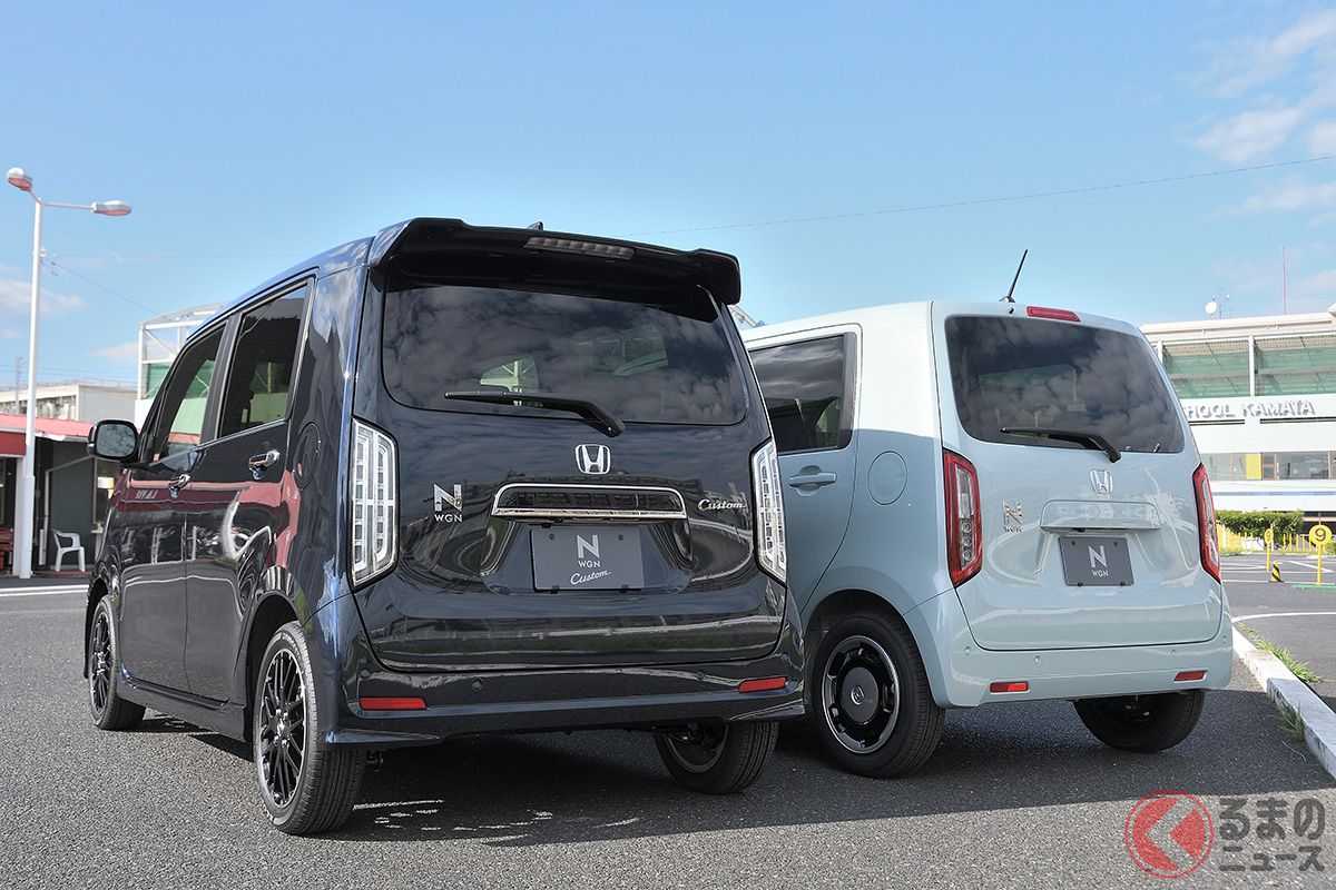 ホンダ「N-WGN」では標準仕様にポールアンテナ(右)、Custom仕様にシャークフィンアンテナ(左)と異なる