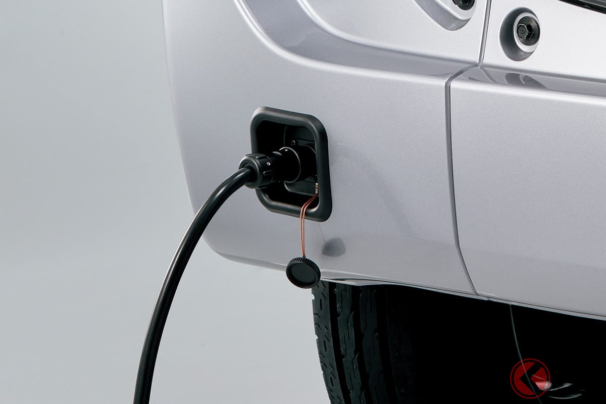 電源サイトの電気を車内で使えるオプション（画像はN-VANの「外部電源入力キット」）