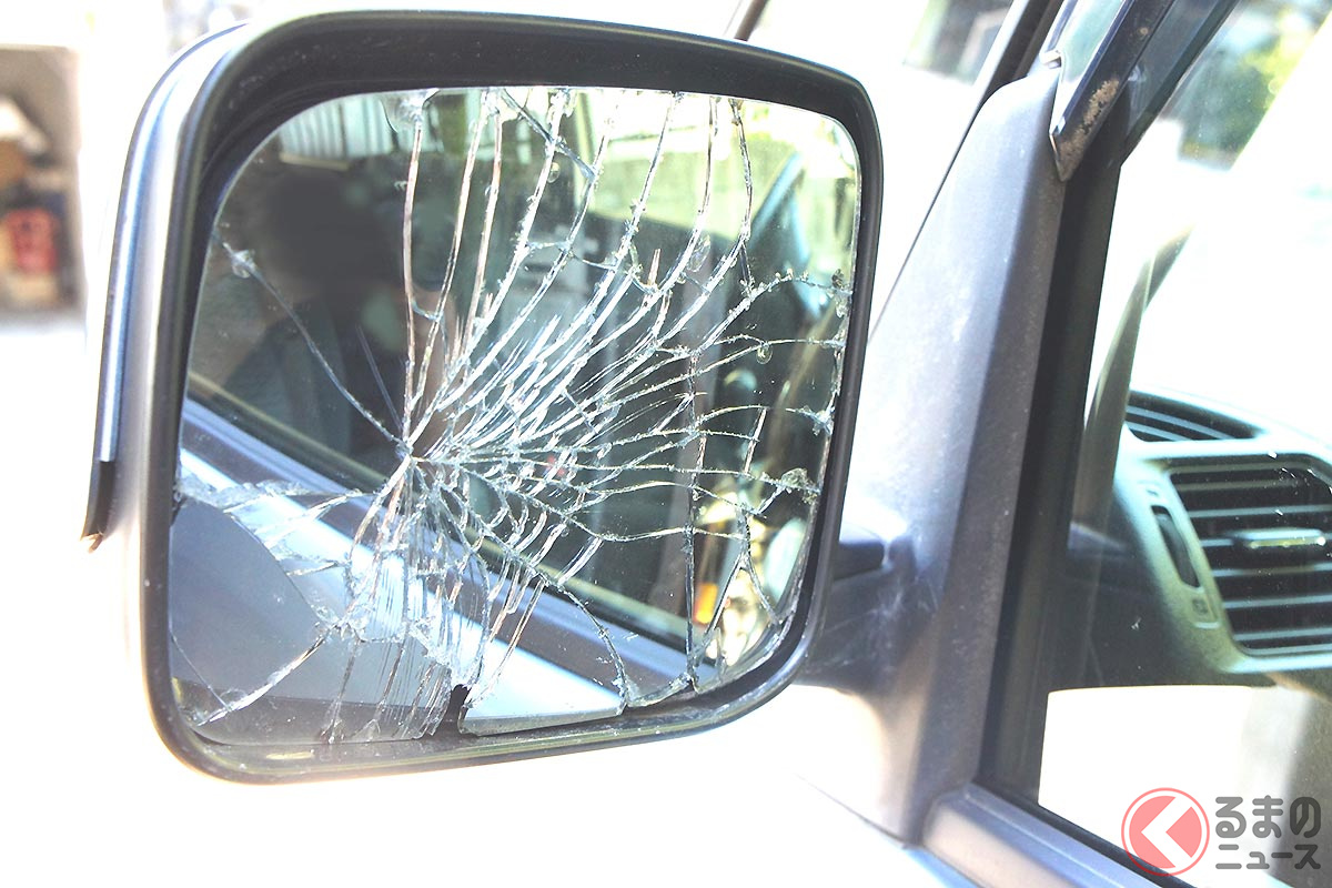 割れたミラーのイメージ