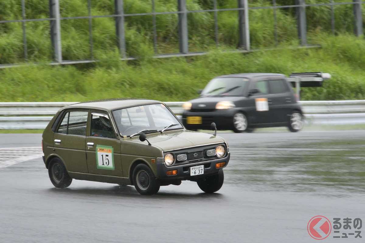 懐かしい360cc時代のフェローも元気よくサーキットを周回