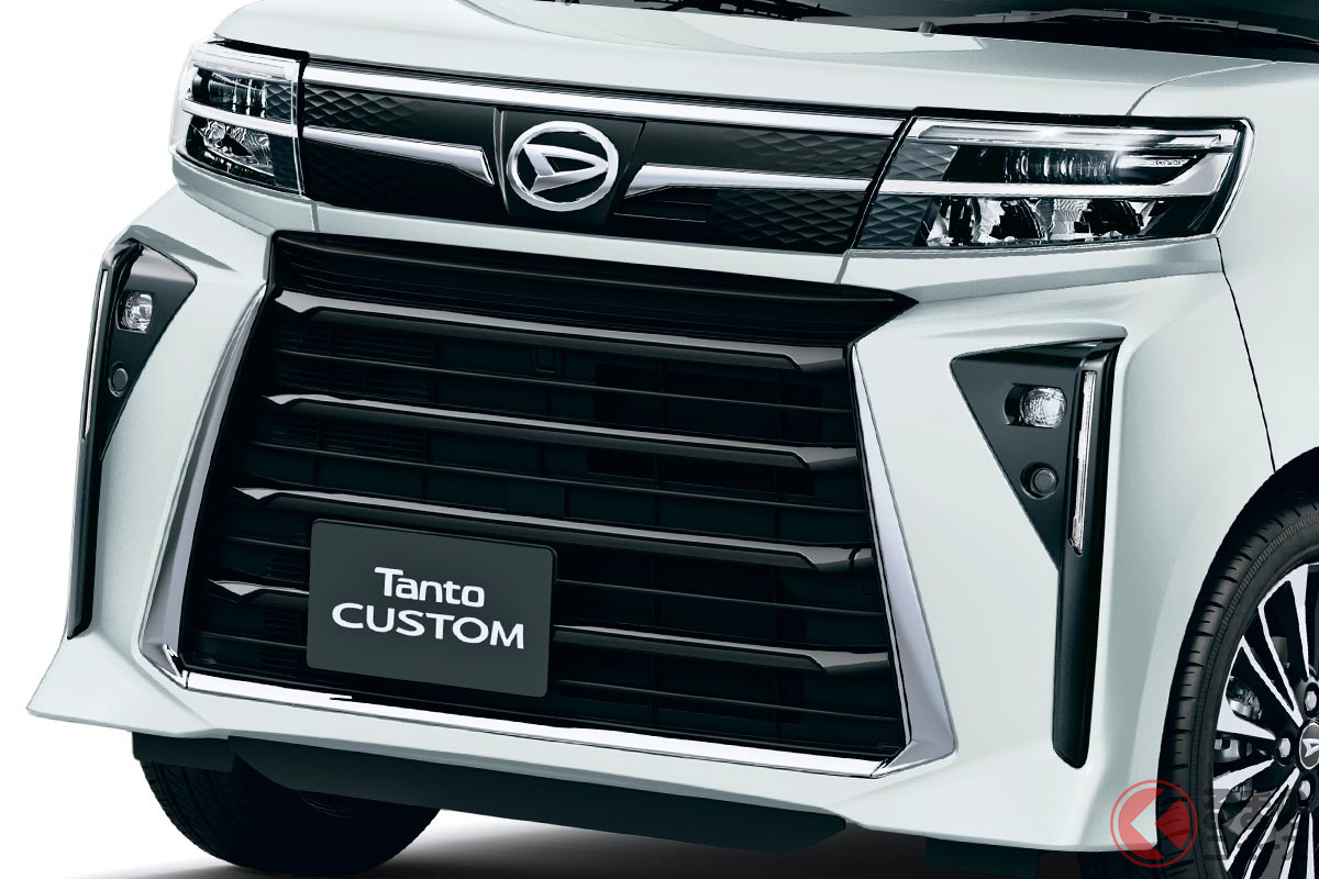 派手顔に刷新されるダイハツ新型「タント カスタム」(2022年秋発売予定)