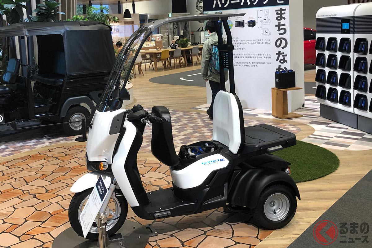 交換バッテリーで走るホンダの電動二輪車