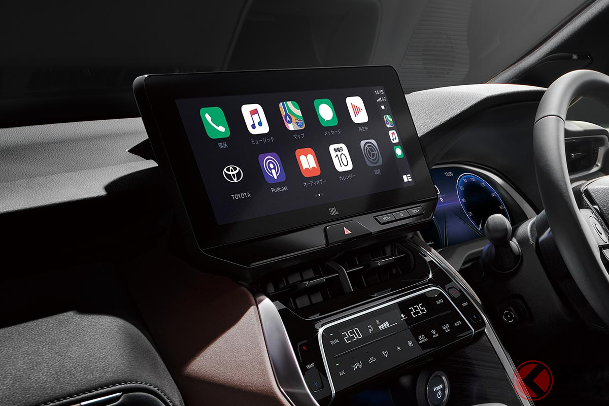2022年9月26日に一部改良を実施し、内装の改善を図ったトヨタ 新型「ハリアー」(画像はレイアウト改善を図った12.3インチの大画面ディスプレイとエアコン操作パネル部)