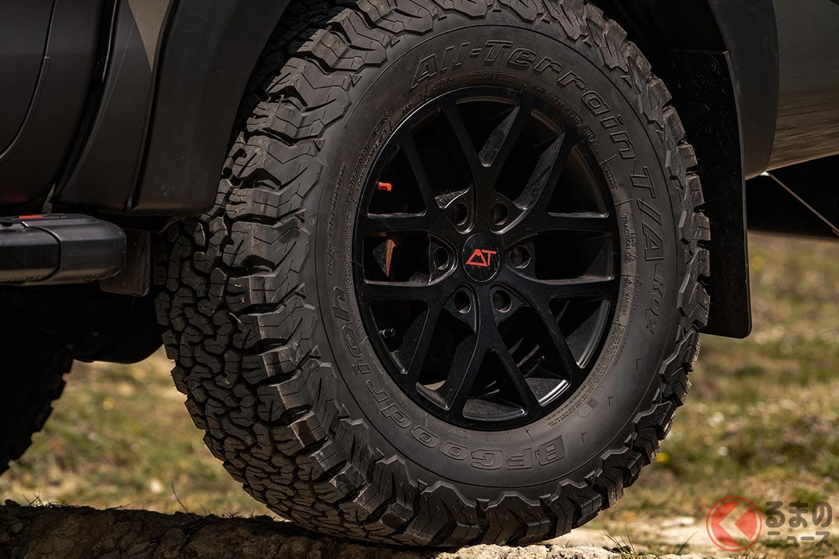 ゴツゴツしたオフロードタイヤ