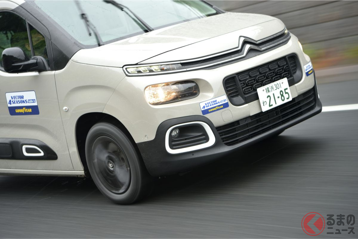 グッドイヤー「ベクター4シーズンズ GEN3」を装着したシトロエン「ベルランゴ」で走行