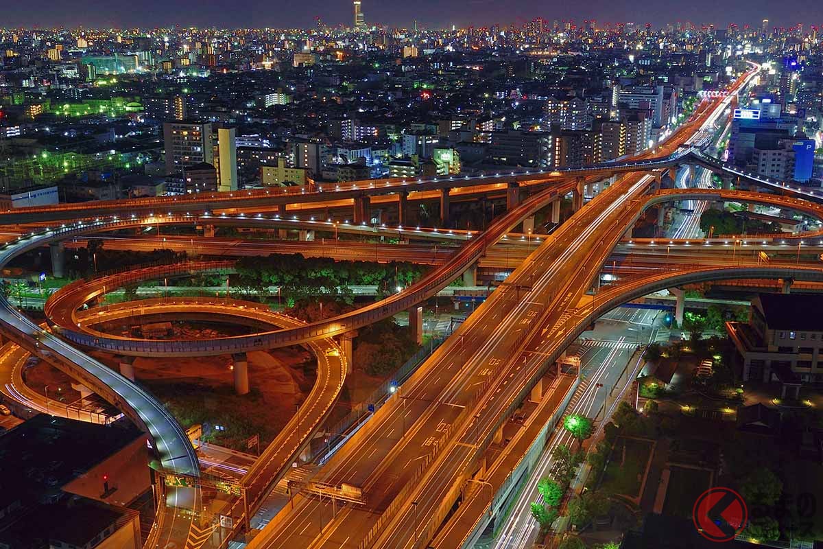 阪神高速13号東大阪線と近畿道が交差する東大阪JCT（画像：写真AC）