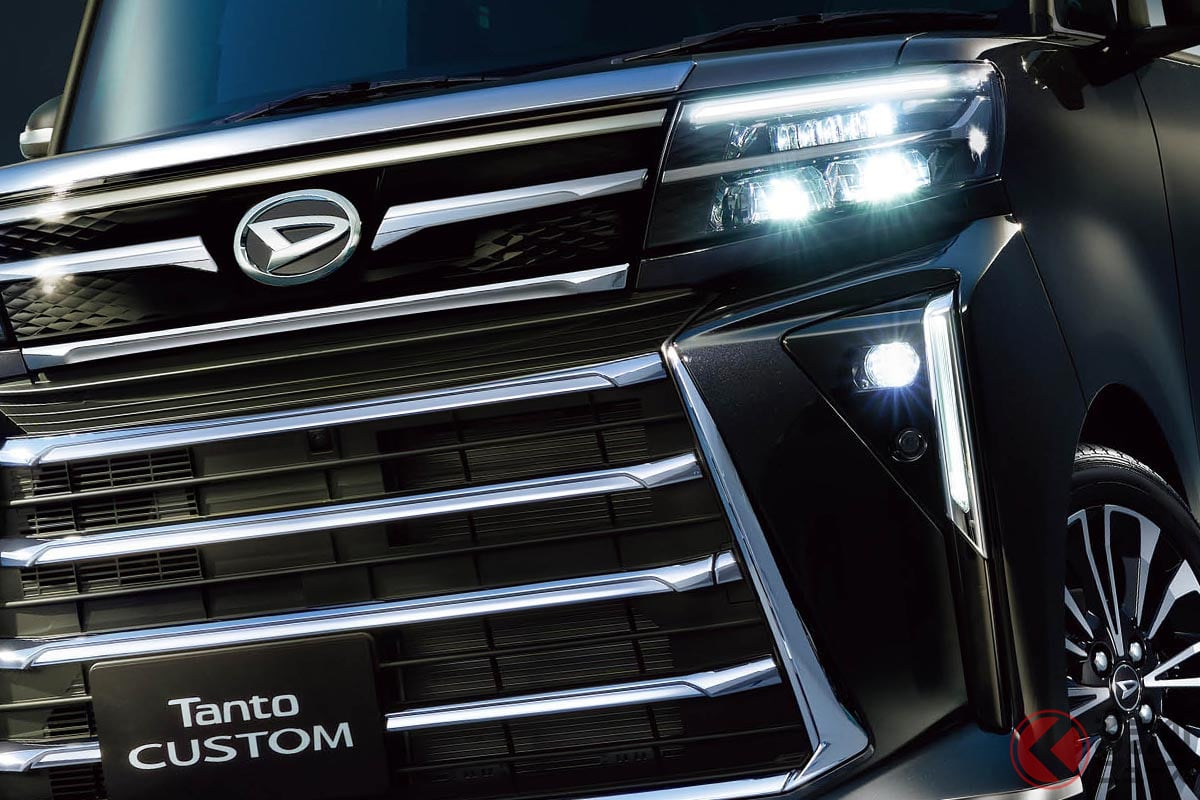 メッキ追加でド派手になったダイハツ新型「タントカスタム」