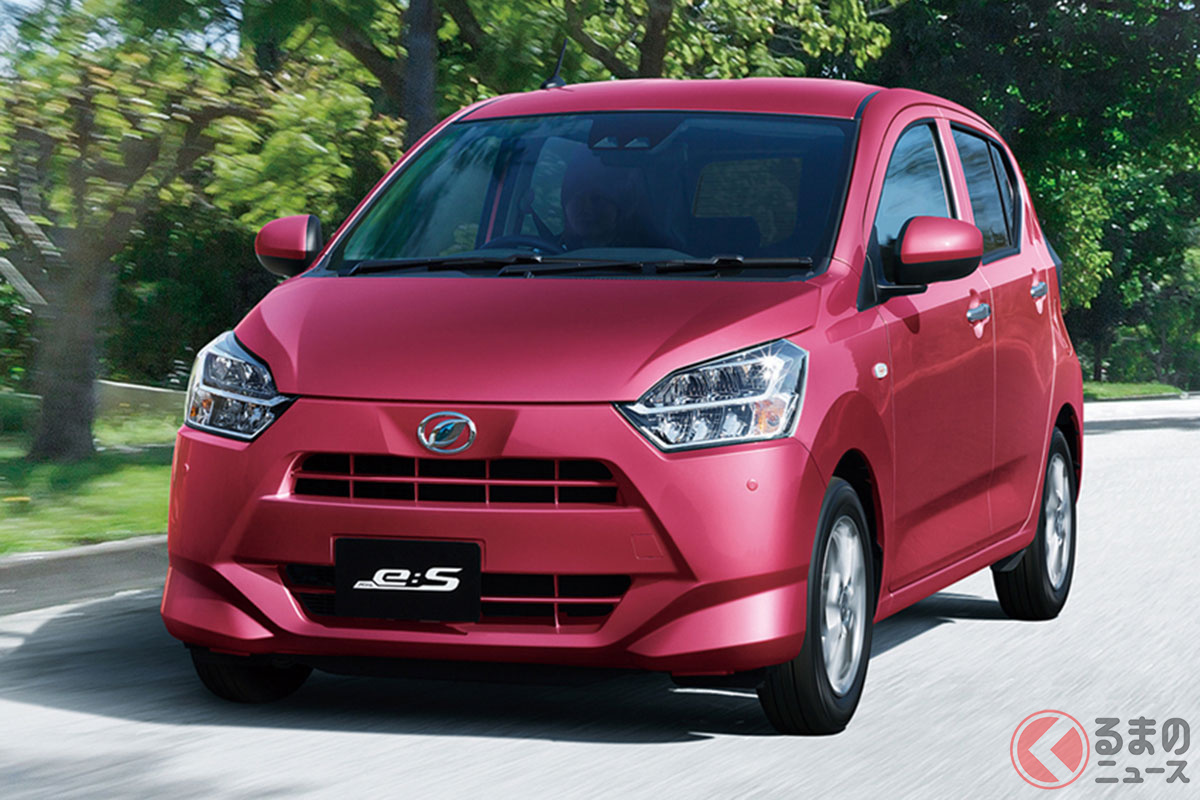 2017年5月にフルモデルチェンジした2代目のダイハツ「ミライース」は35.2km/L(JC08モード燃費)をマークしましたが、この燃費数値自体はモデルチェンジ前と変わりありませんでした