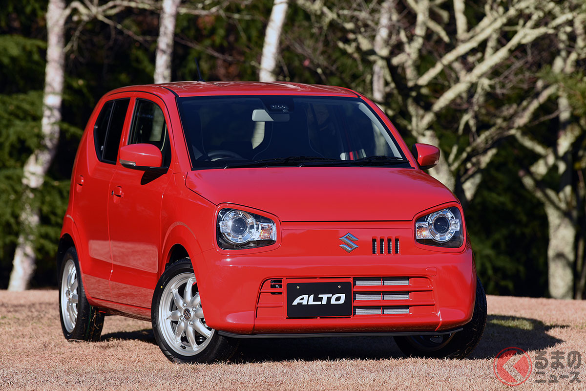 2014年12月にフルモデルチェンジした8代目のスズキ「アルト」は大幅な小型・軽量化を図り、驚異の超低燃費37.0km/L(JC08モード燃費)を実現させました