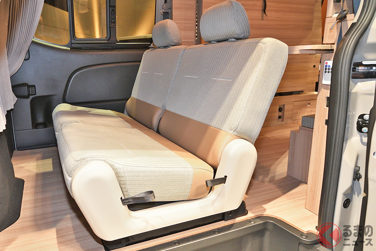 3つのモードに「変化」する「キャラバンマイルーム」専用の「2in1シート」