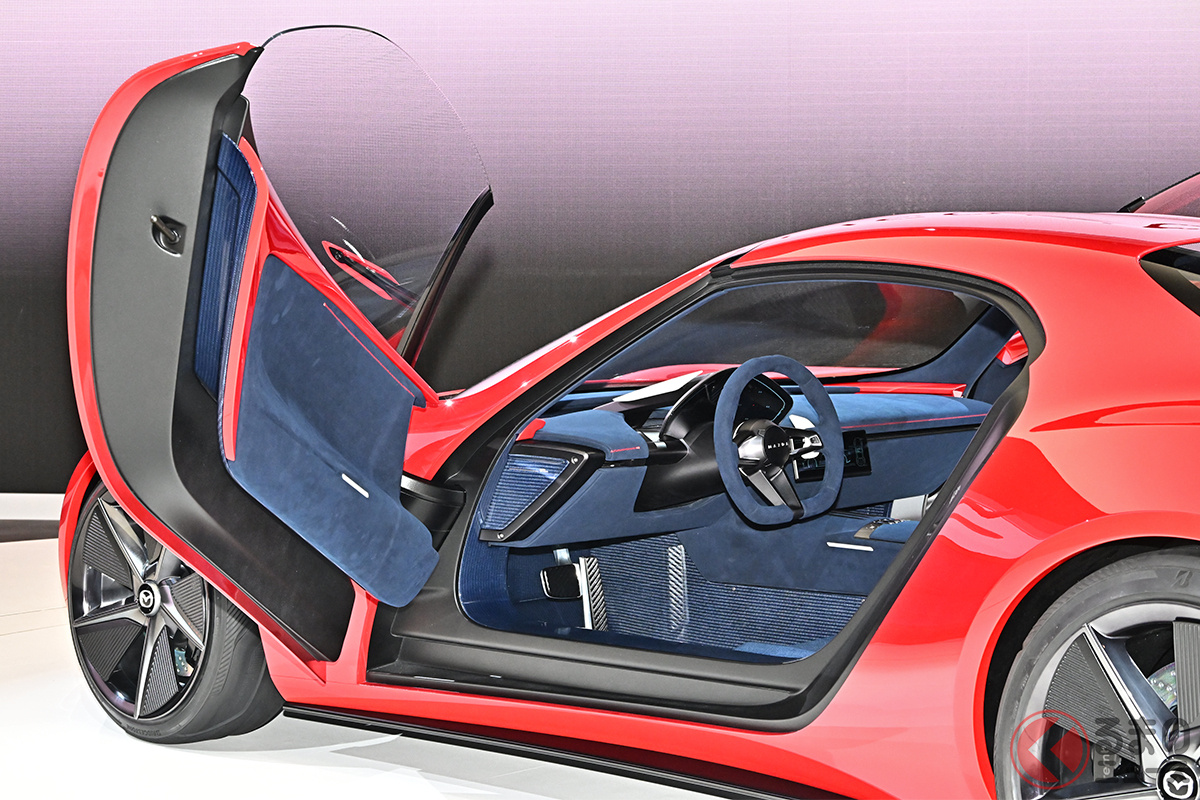 ショーモデル的な装飾は多いものの、どこか現実味も帯びている印象な「アイコニックSP」の内装