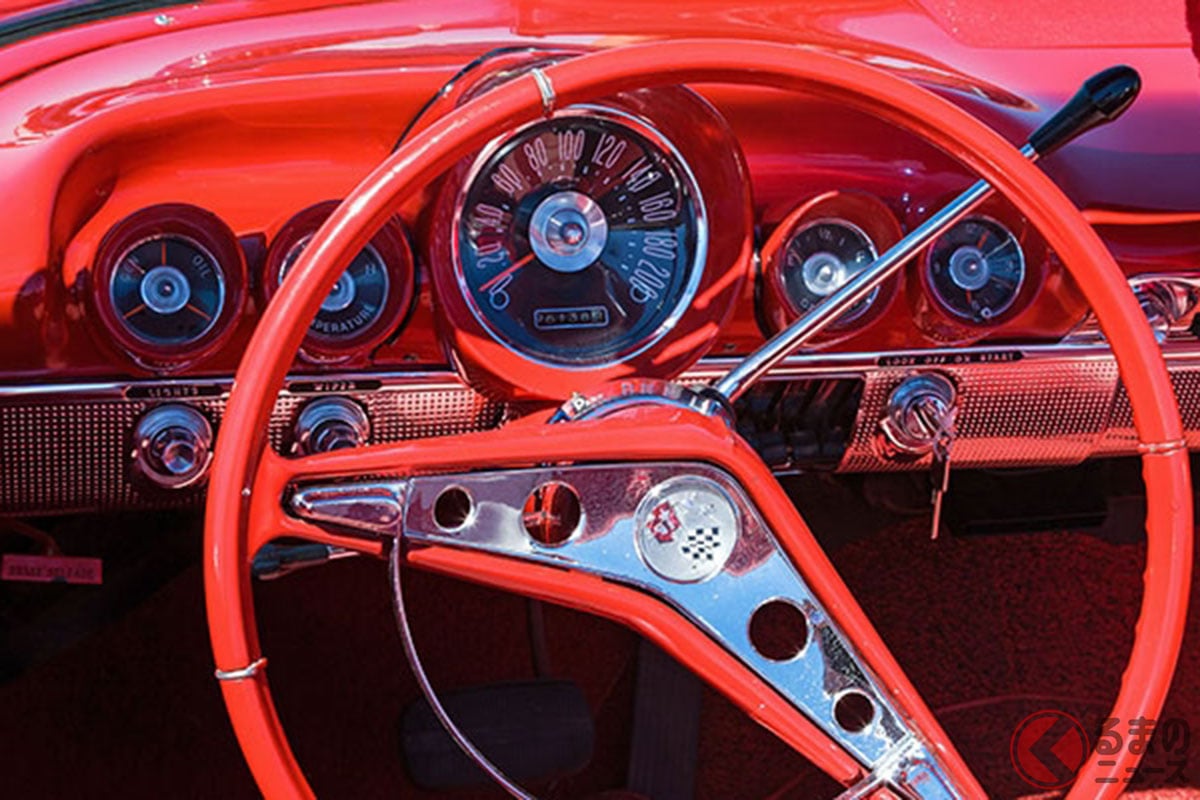 今では少なくなってきたコラム式のシフトレバー