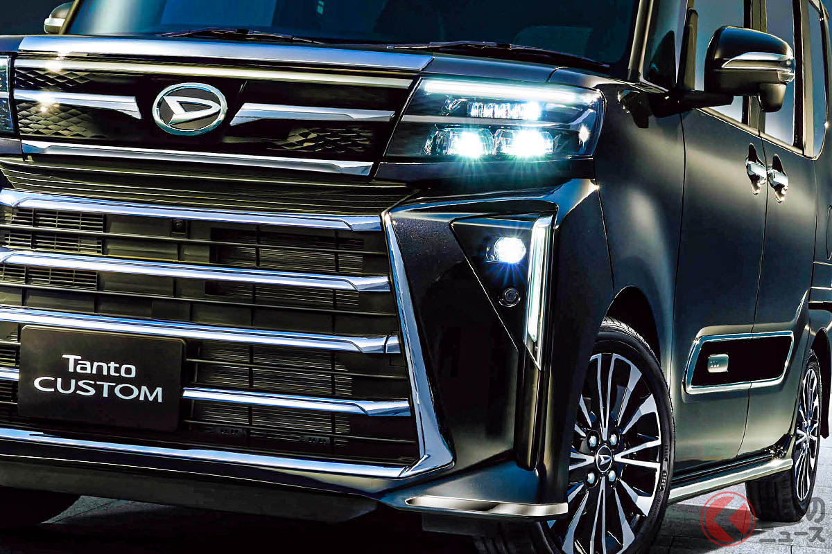 ダイハツ新型「タント カスタム」の「プレミアム」パーツ装着車両