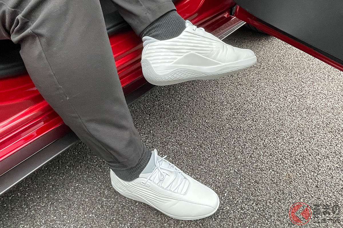 かかと部分が丸みを帯びたラウンドソールになっています