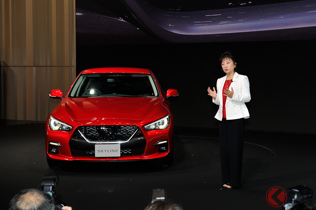 「あきらめないで!」 2017年に大規模なマイナーチェンジを実施した際の現行型「スカイライン」(V37型)と日産の星野朝子 副社長