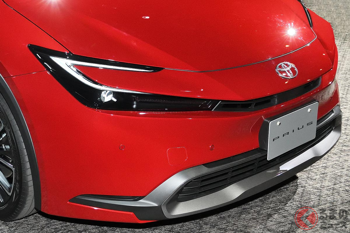 スポーツカーみたいなデザインに一新されたトヨタ新型「プリウス」