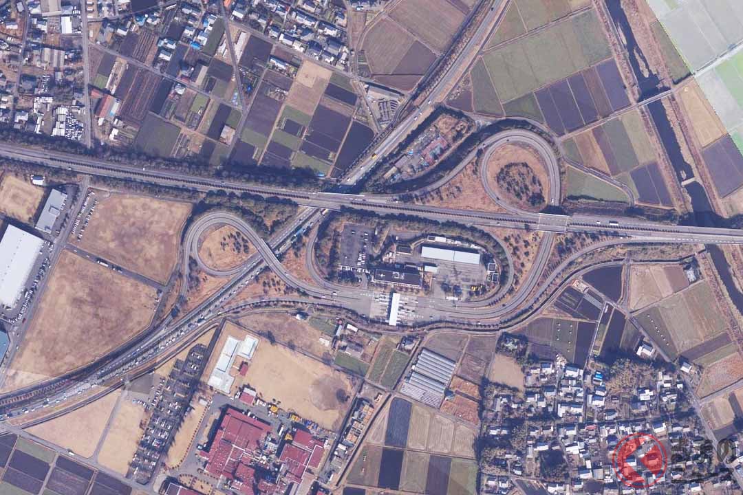都城志布志道路が接続する宮崎道の都城IC(画像:国土地理院「地理院地図」の航空写真)
