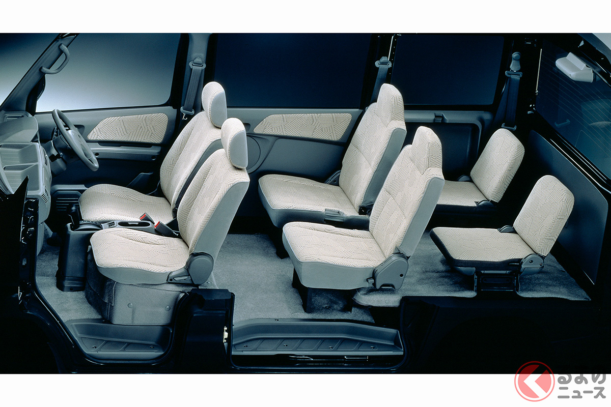 三菱「タウンボックスワイド」の3列目席は写真の通り「補助席」のような小ささでした