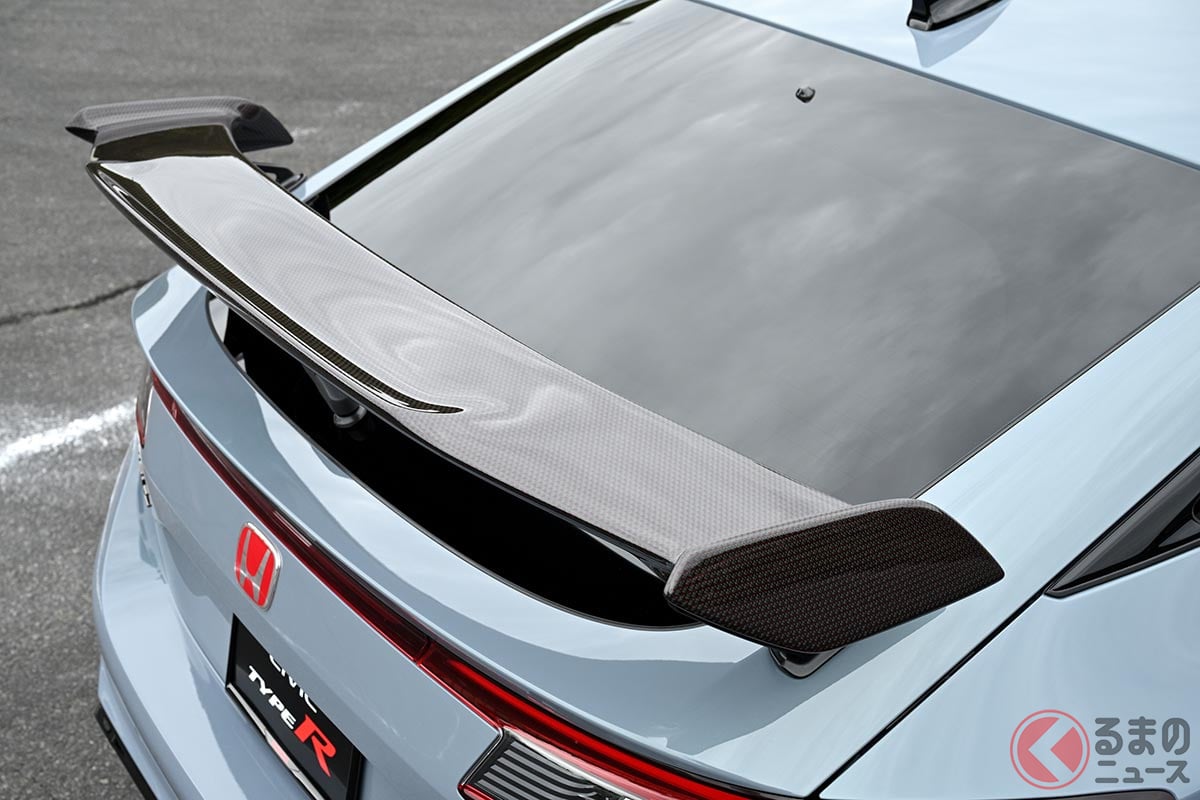 純正アクセサリーの「テールゲートスポイラー」を装着すると走りはどうなる?