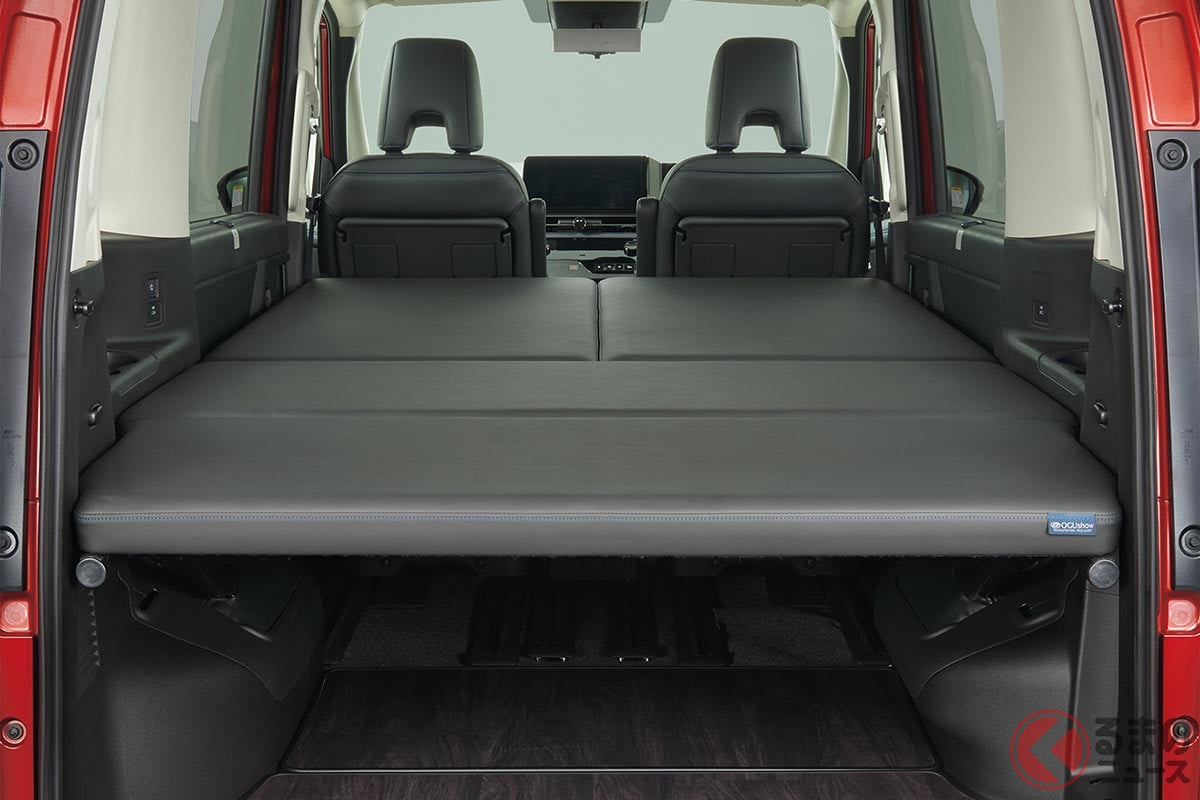 フルフラットのベッドを搭載した日産新型「セレナ マルチベッド」