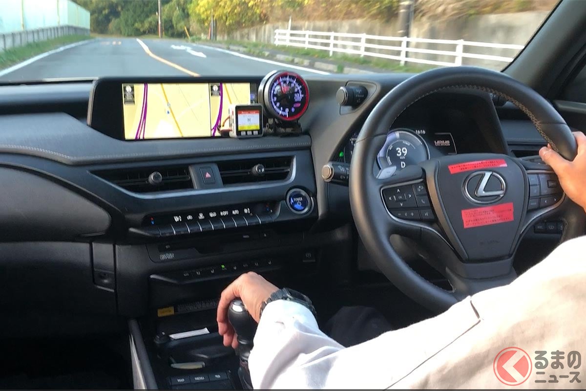 レクサスの電動SUV「UX300e」にMT搭載!?(レクサス欧州法人が公開した動画より)
