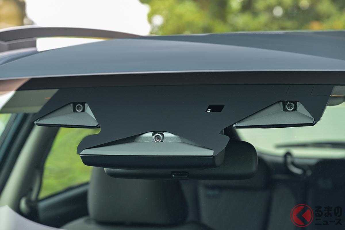 ふたつのステレオカメラ+広角単眼カメラで構成される新型クロストレックのアイサイト