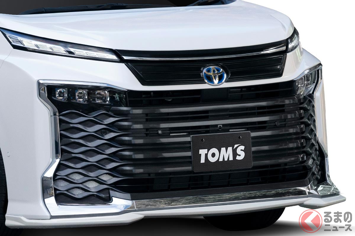 トムスのカスタムパーツでダイナミックなスタイリングを実現した「ヴォクシー」