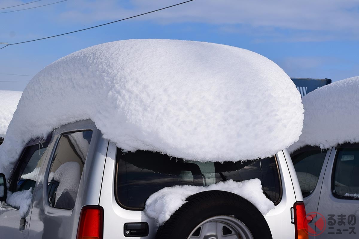 屋根に積もった雪は運転前に下ろしておこう!