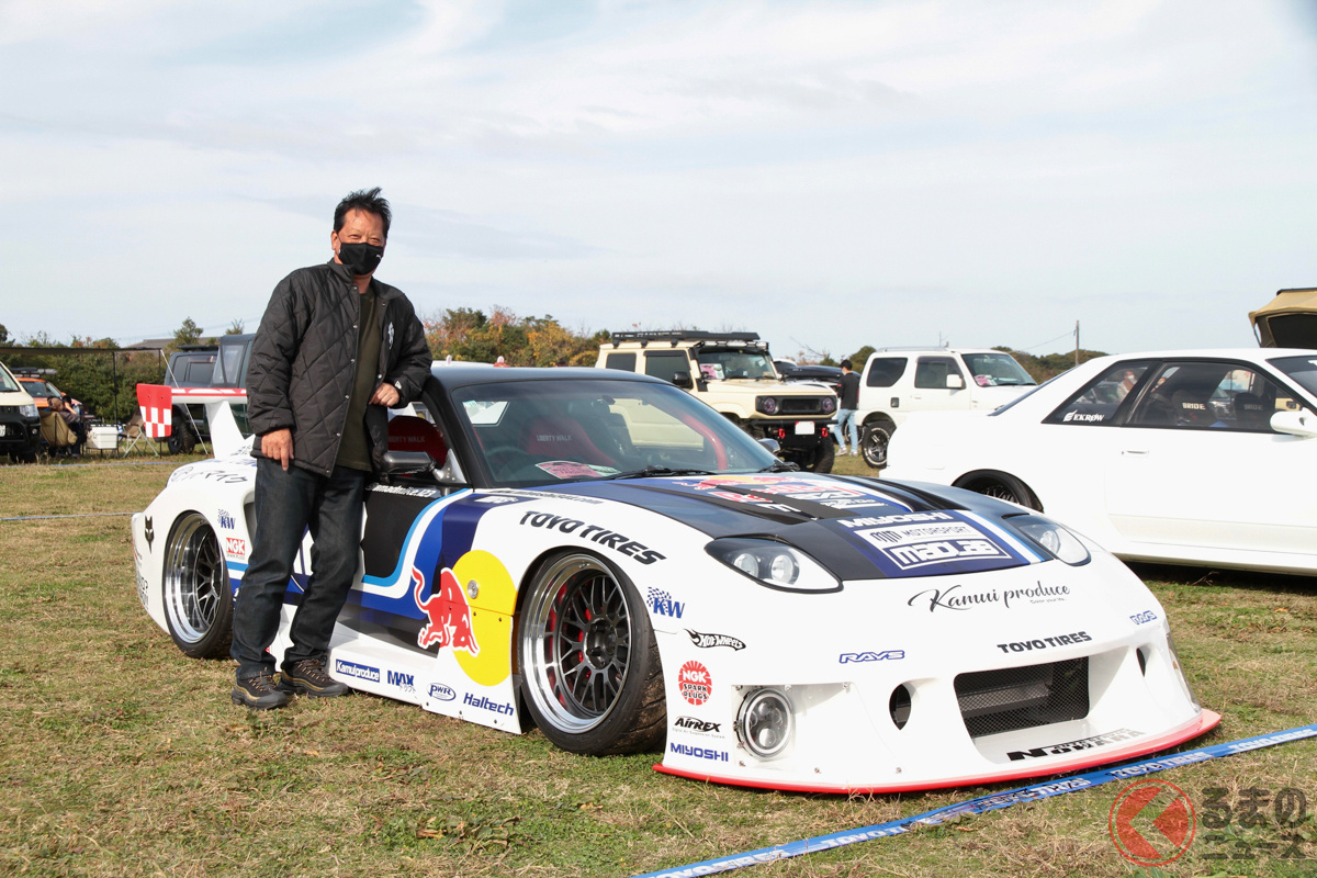 マッド・マイク選手のマシンのカラーリングを再現した有岡さんの「マツダ RX-7」