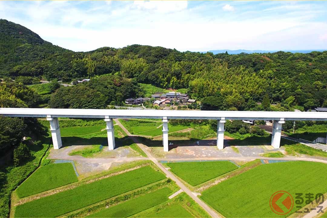 県道61号御厨田代江迎線をまたぐ松浦佐々道路「松浦7号橋(仮称)」。2023年9月撮影(画像:国土交通省九州地方整備局長崎河川国道事務所)