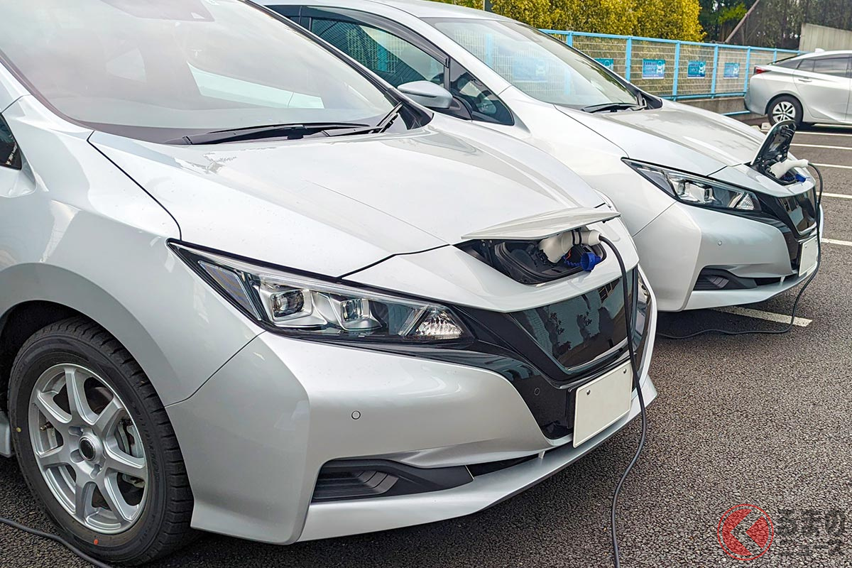 充電中の電気自動車