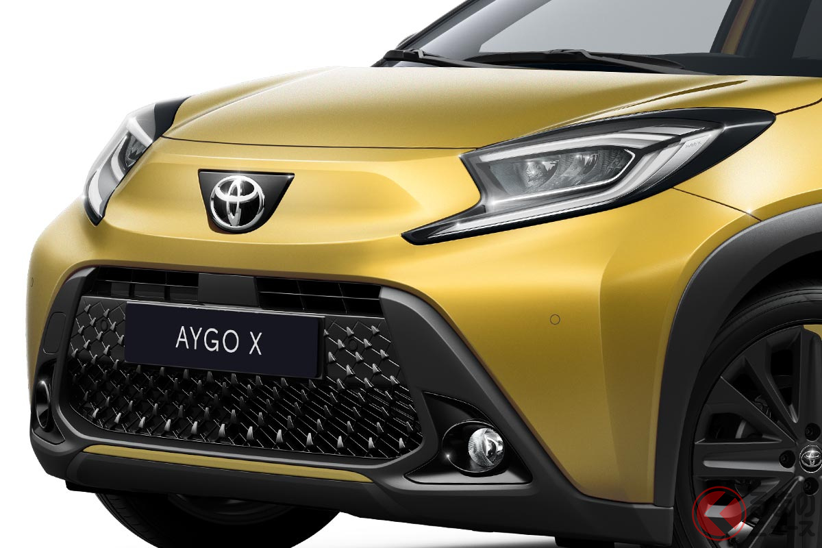 ゴールドを身にまとったトヨタ「アイゴクロス エアエディション」