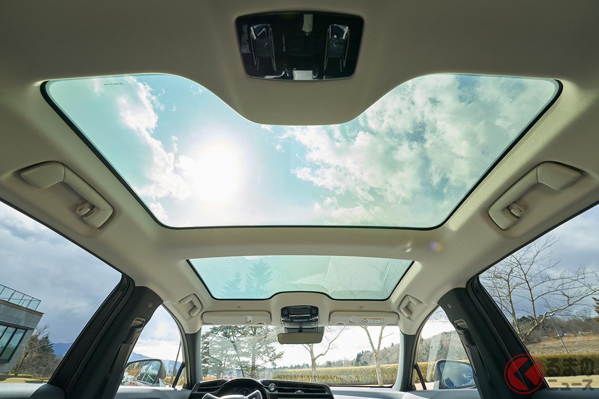 レクサス新型「RZ450e」(北米仕様)のパノラマルーフ