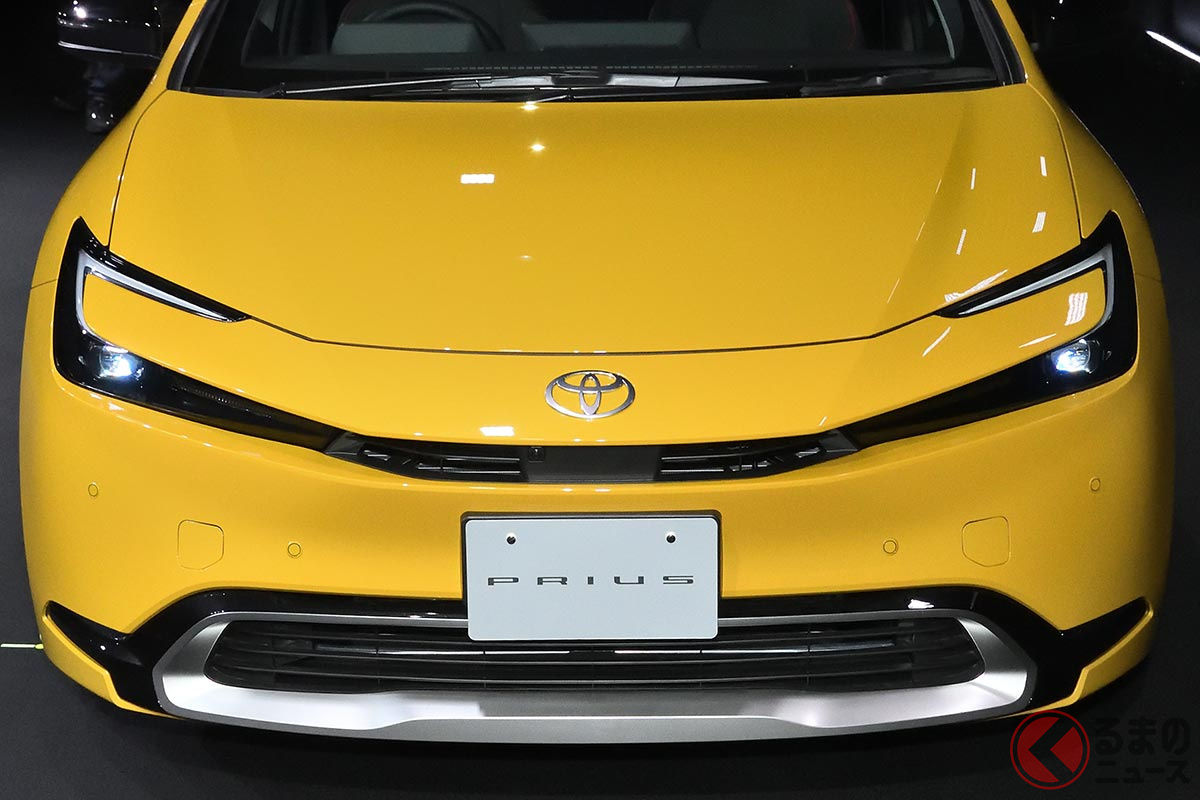 スポーツカーみたいにカッコよくなった新型プリウス