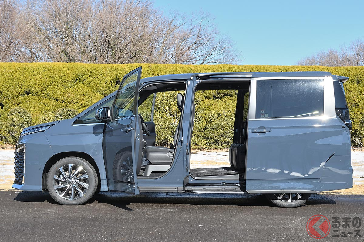 スライドドアと3列シートが便利なミニバン