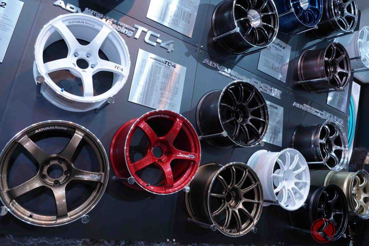 YOKOHAMA WHEELのブースでは初披露となるモデルや既存モデルの追加サイズなども含めて数多くのホイールを展示