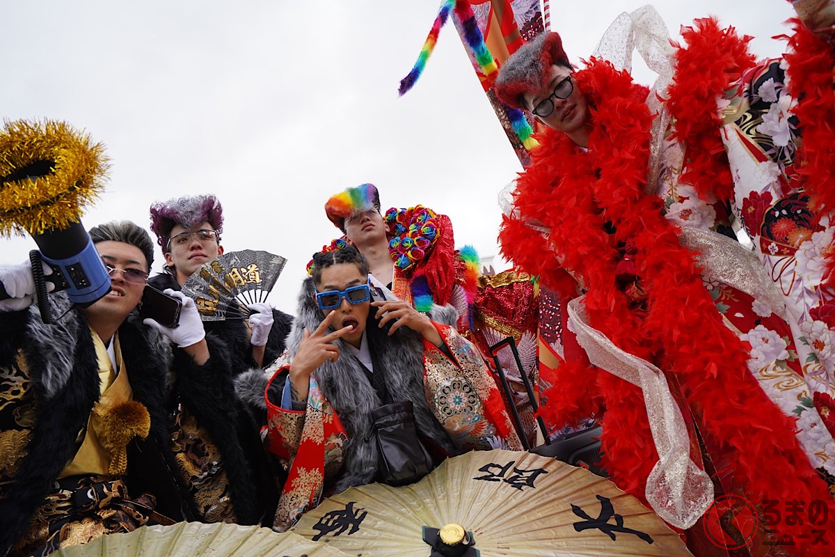 豪華&ド派手な衣装を身にまとう新成人が有名な北九州市の成人式(撮影:筆者/2024年の北九州)