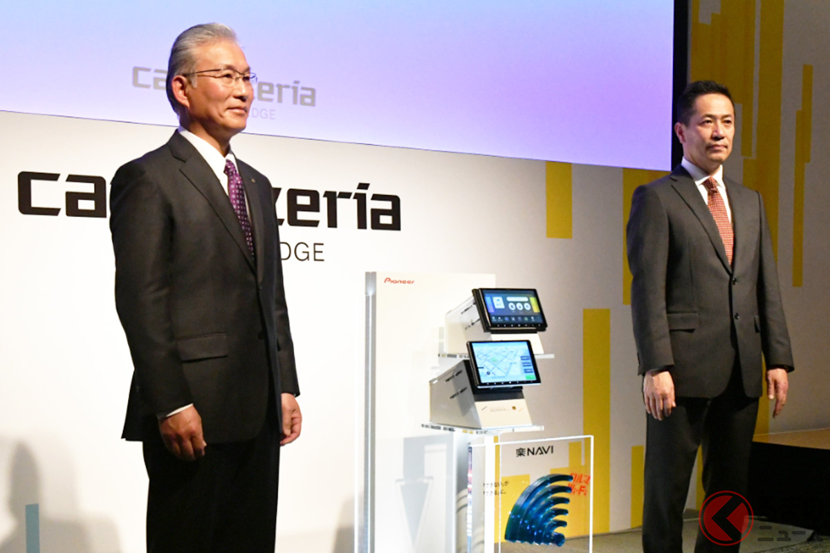 パイオニア株式会社取締役 兼 常務執行役員 モビリティプロダクトカンパニーCEOの高島直人氏(左)と同社 モビリティコンシューマーカンパニー 市販事業統括グループ商品企画部 部長の田原一司氏(右)