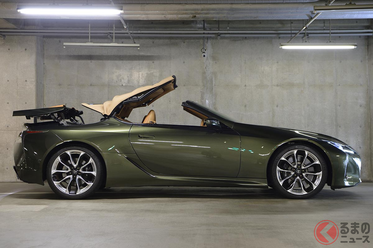 ベージュの幌がエレガントなレクサス「LC コンバーチブル」