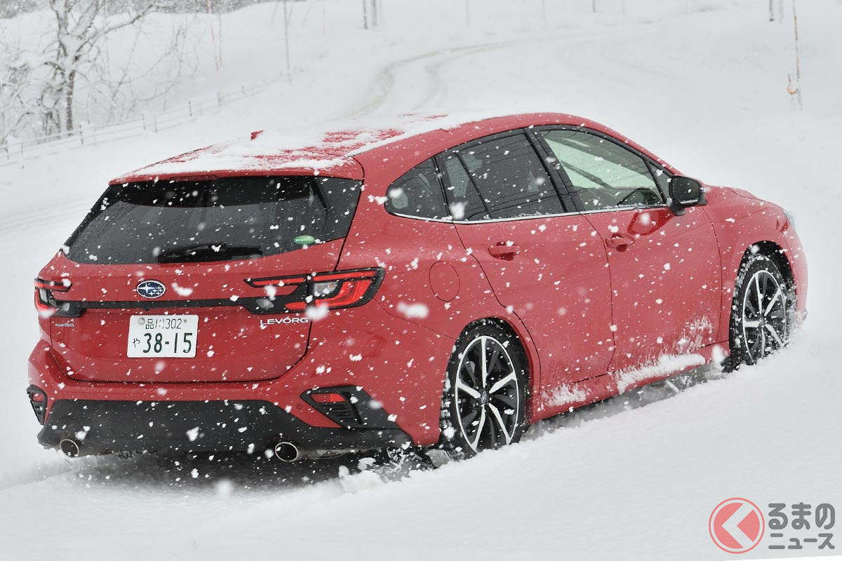 シンメトリカルAWDで安心して雪上走行できる(レヴォーグ)
