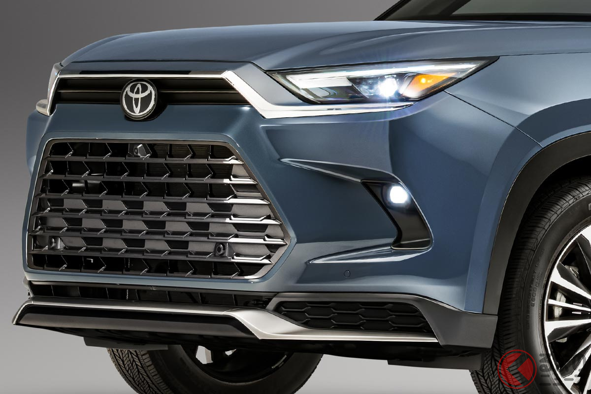 室内・荷室が広いトヨタ新型「グランドハイランダー」